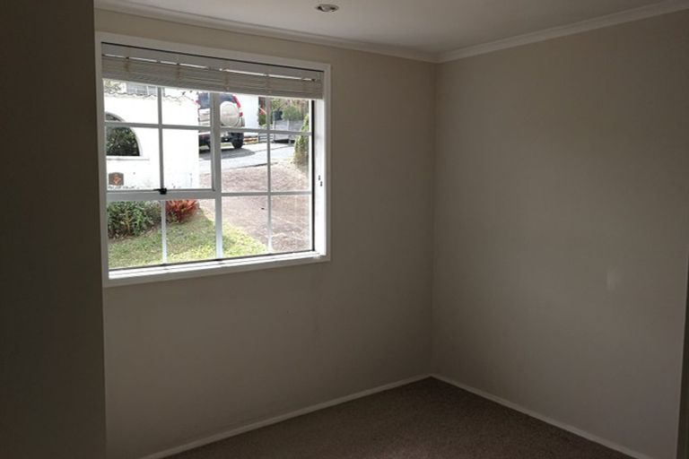 Photo of property in 9/26a Sunnynook Road, Sunnynook, Auckland, 0620
