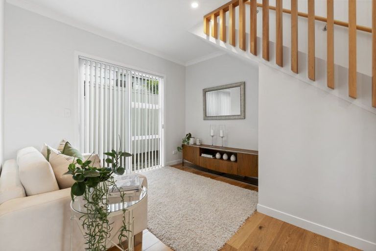Photo of property in 2/2 Milton Road, Northcote Point, Auckland, 0627