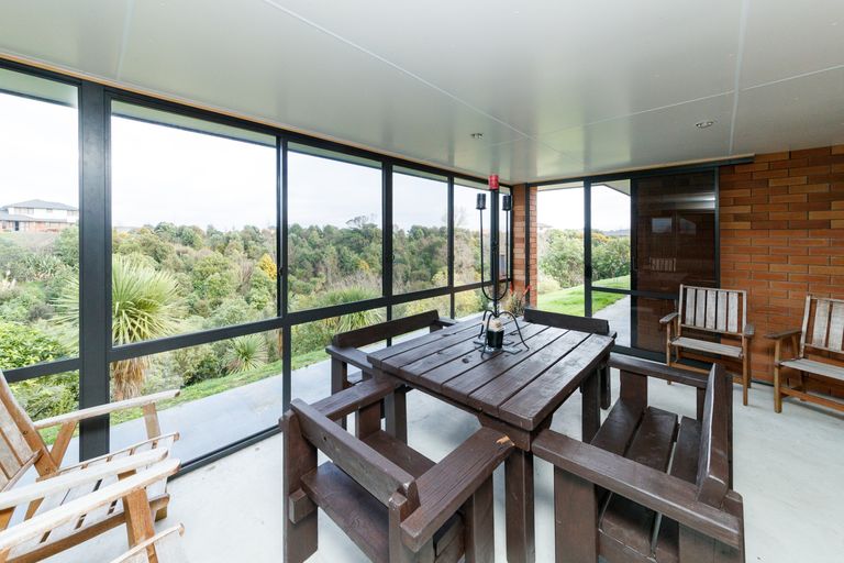 Photo of property in 33 Silkwood Place, Fitzherbert, Palmerston North, 4410