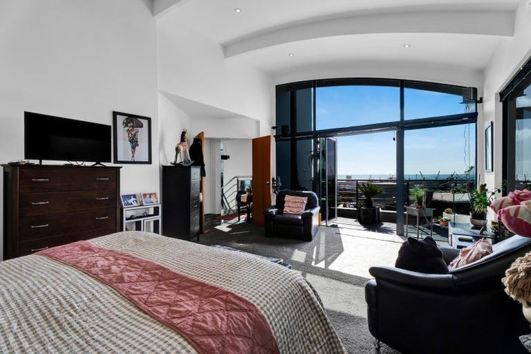 Photo of property in 5 Weston Street, Moturoa, New Plymouth, 4310