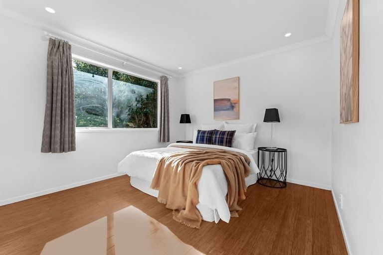 Photo of property in 20 Finn Place, Totara Vale, Auckland, 0629