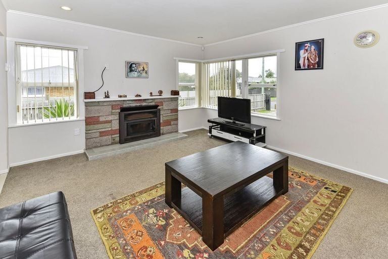 Photo of property in 49 Christmas Road, Manurewa, Auckland, 2102