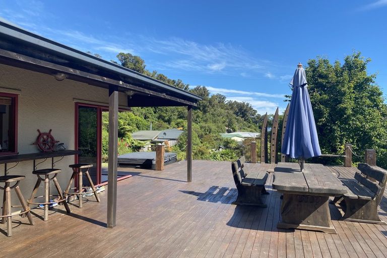 Photo of property in 19 Haile Lane, Pohara, Takaka, 7183