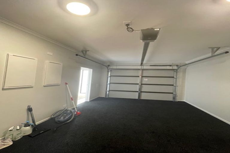 Photo of property in 23 William Calvert Drive, Swanson, Auckland, 0614