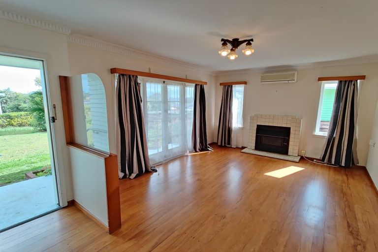 Photo of property in 50 Matipo Road, Te Atatu Peninsula, Auckland, 0610