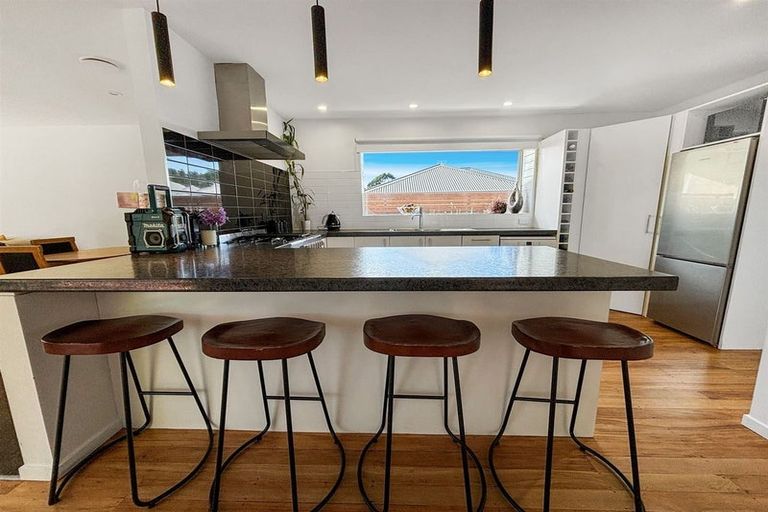 Photo of property in 35 Pinehurst Crescent, Russley, Christchurch, 8042