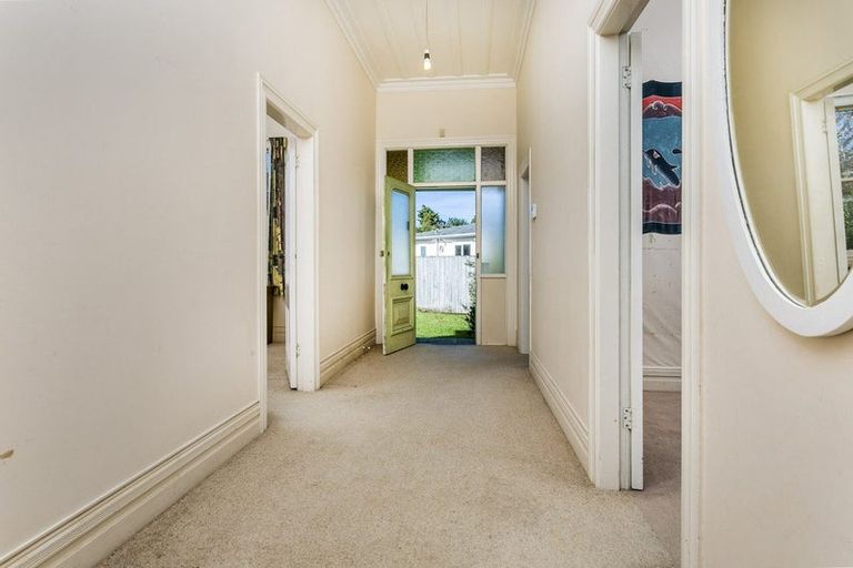 Photo of property in 120 Eskdale Road, Birkdale, Auckland, 0626