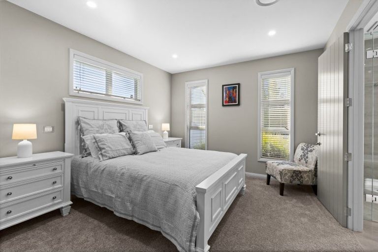 Photo of property in 12 Spur Road, Havelock North, 4130