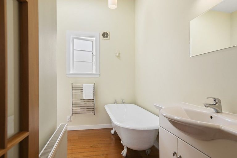 Photo of property in 37 Abbotsford Terrace, Devonport, Auckland, 0624