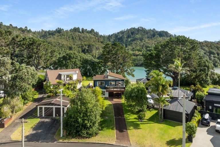 Photo of property in 137 Patuwai Drive, Whangamata, 3620