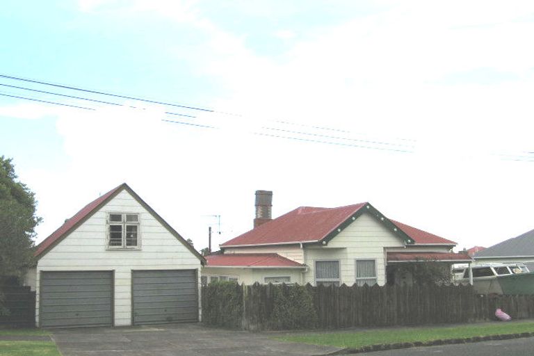 Photo of property in 7 Kiwi Road, Stanley Point, Auckland, 0624