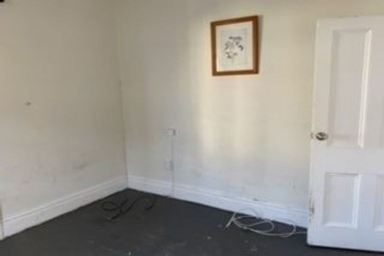 Photo of property in 5 Sampson Lane, Northcote, Auckland, 0627