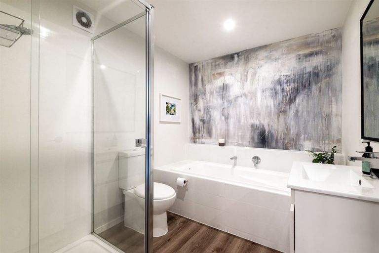 Photo of property in 52 Tiri Tiri Road, Birkdale, Auckland, 0626