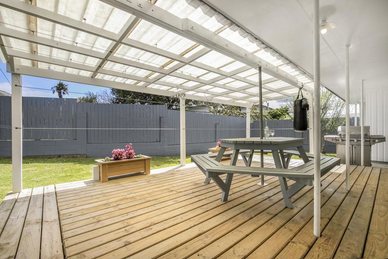 Photo of property in 16 Damian Way, Weymouth, Auckland, 2103