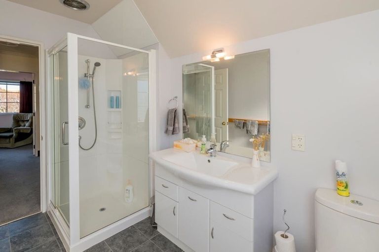 Photo of property in 32 Andrew Street, Waikanae, 5036