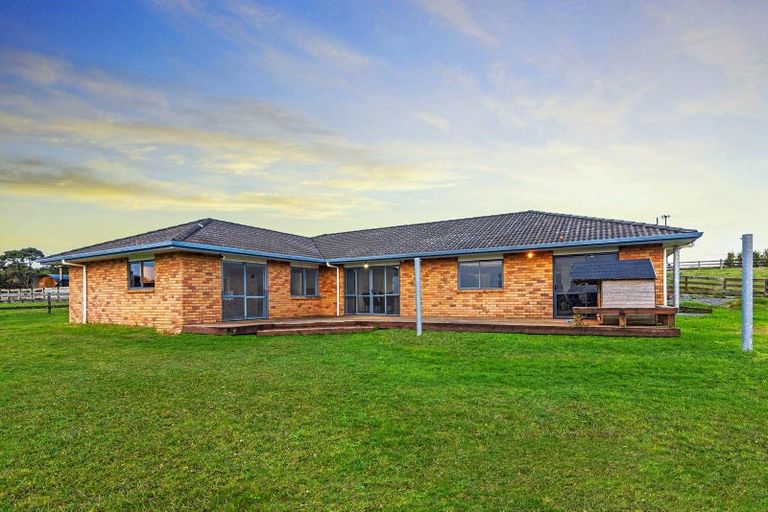 Photo of property in 118 Cottle Road, Taupaki, Henderson, 0782