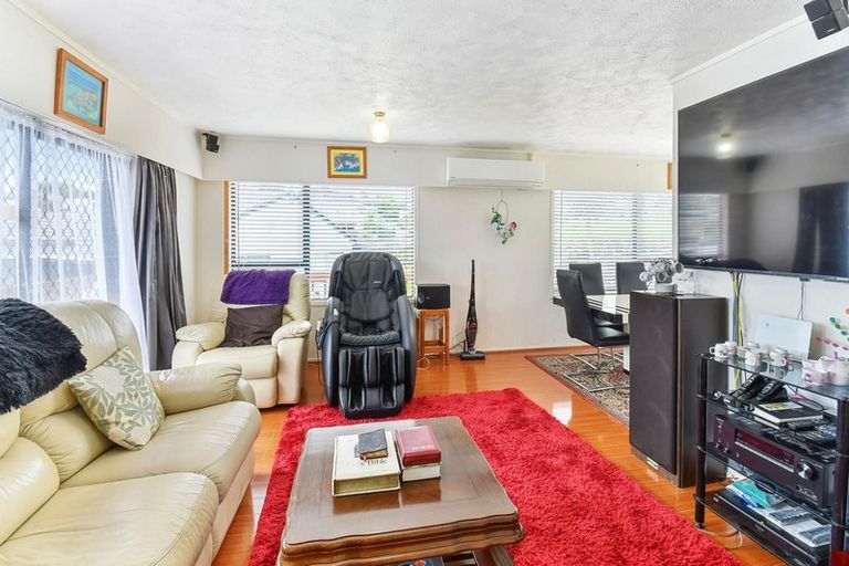 Photo of property in 11 Melia Grove, Goodwood Heights, Auckland, 2105