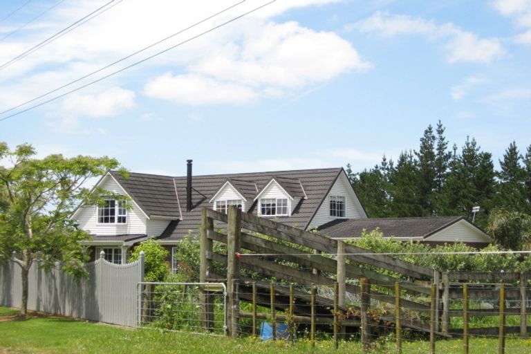Photo of property in 30 Riverland Road, Kumeu, 0892