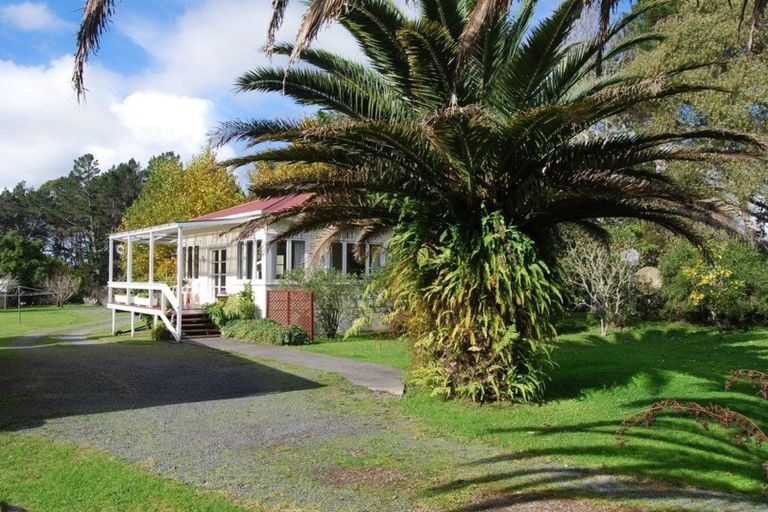 Photo of property in 704 State Highway 1, Wellsford, 0975