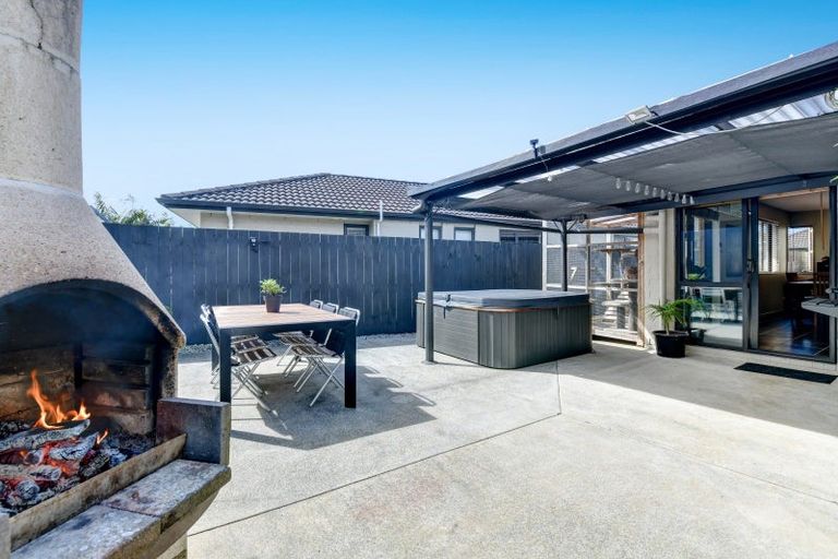 Photo of property in 17 The Rise, Gulf Harbour, Whangaparaoa, 0930