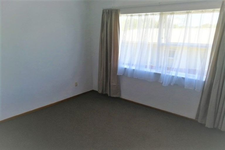 Photo of property in 18 Trinidad Road, Sunnynook, Auckland, 0620