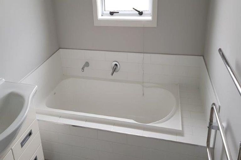 Photo of property in 20 Queens Park Crescent, Frankton, Hamilton, 3204