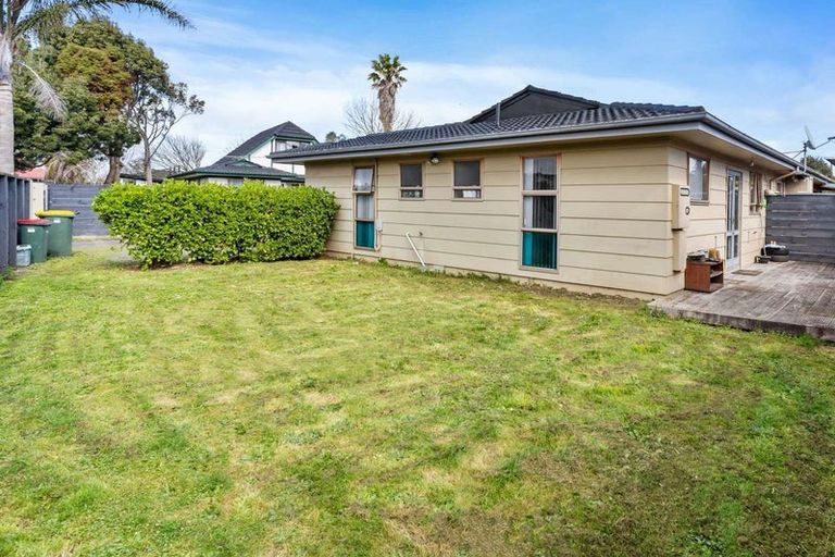 Photo of property in 1/41 Challen Close, Conifer Grove, Takanini, 2112
