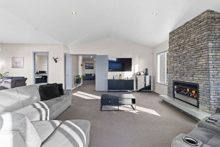 Photo of property in 48 Karamea Street, Whalers Gate, New Plymouth, 4310