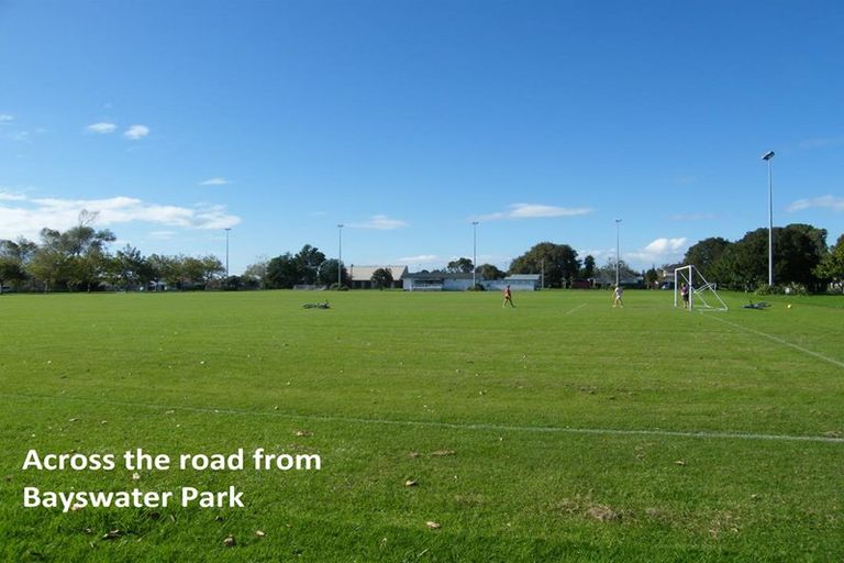 Photo of property in 2/10 Birkley Road, Bayswater, Auckland, 0622