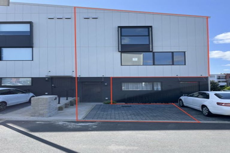 Photo of property in 4/1 Ko Roa Lane, Hobsonville, 0616