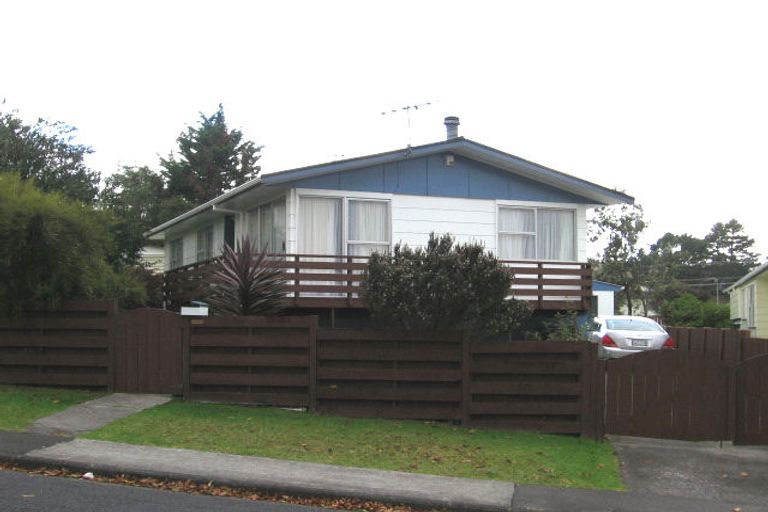 Photo of property in 16 Vina Place, Massey, Auckland, 0614