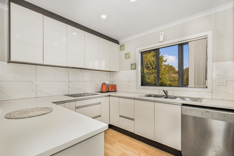 Photo of property in 6a Braeburn Place, Takanini, 2112