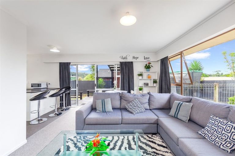 Photo of property in 2/201 Henderson Valley Road, Henderson, Auckland, 0612