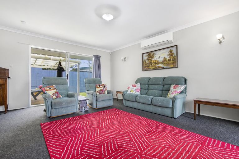 Photo of property in 16 Damian Way, Weymouth, Auckland, 2103