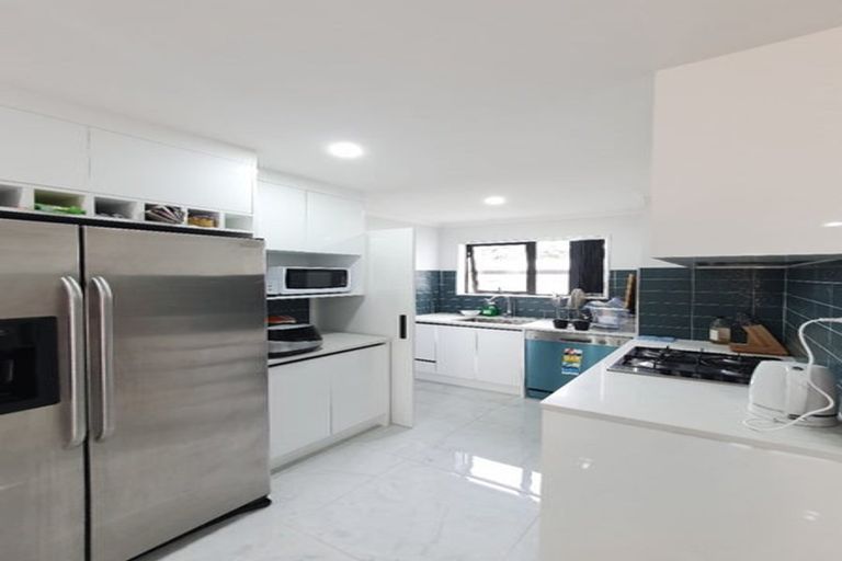 Photo of property in 425d Great South Road, Opaheke, Papakura, 2113