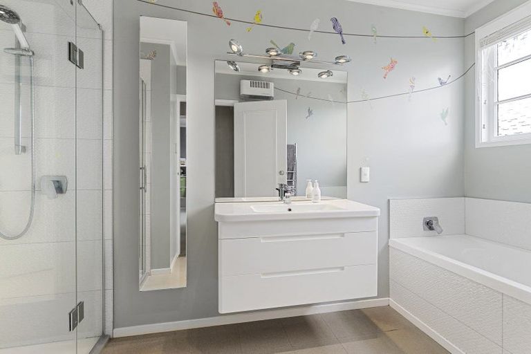 Photo of property in 10 Edwin Street, St Andrews, Hamilton, 3200