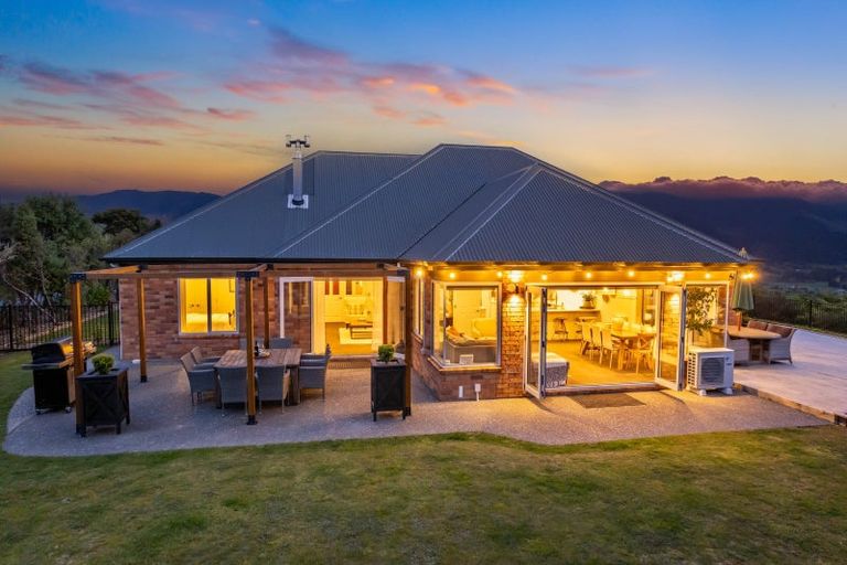 Photo of property in 65 Mount Marua Way, Timberlea, Upper Hutt, 5018