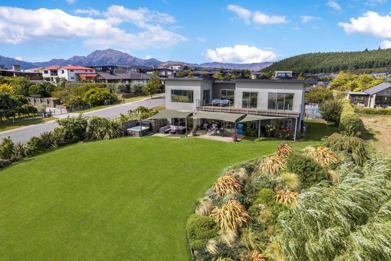 Photo of property in 28 Minaret Ridge, Wanaka, 9305