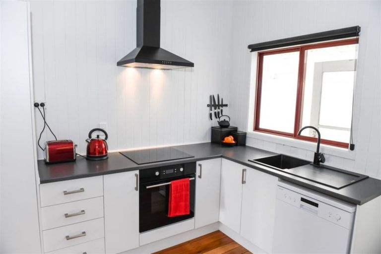 Photo of property in 2 Second Avenue, Glenbrook, Waiuku, 2681