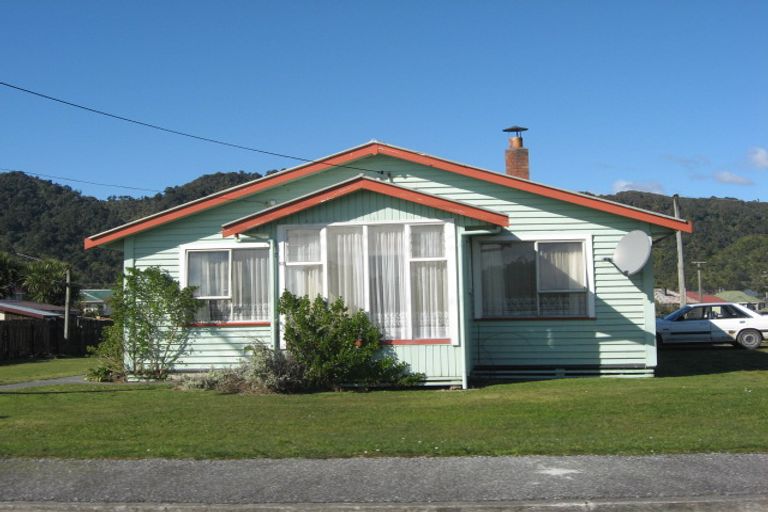 Photo of property in 52 Domett Esplanade, Cobden, Greymouth, 7802