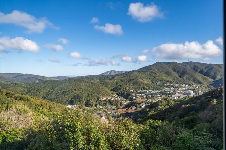 Photo of property in 42a Landsdowne Terrace, Karori, Wellington, 6012