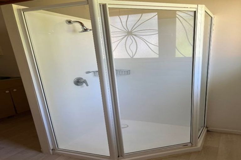 Photo of property in 14 Avonleigh Road, Green Bay, Auckland, 0604