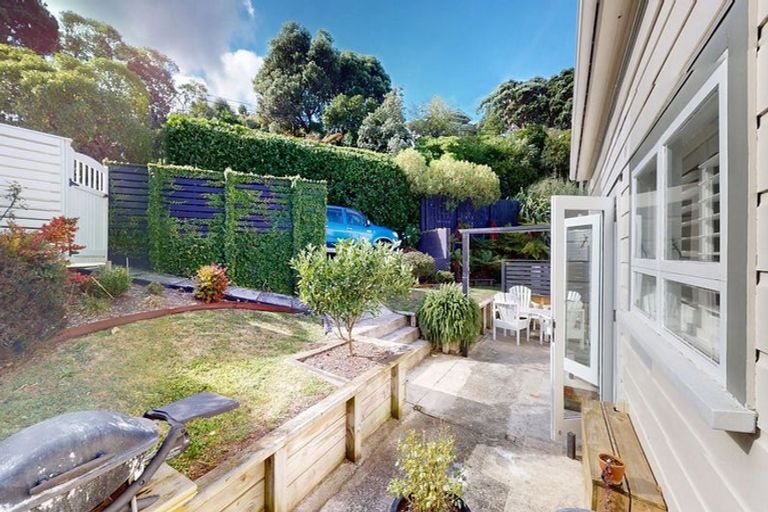 Photo of property in 32 Medway Street, Island Bay, Wellington, 6023