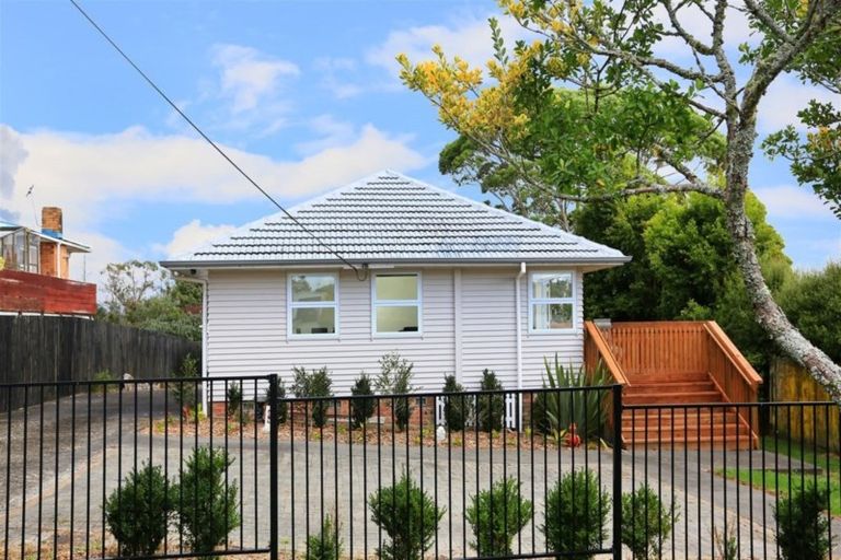 Photo of property in 124 Flanshaw Road, Te Atatu South, Auckland, 0610