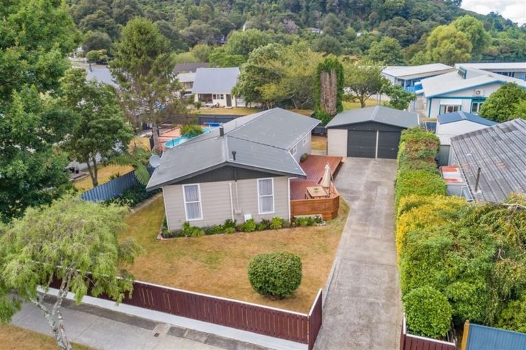 Photo of property in 22 Gemstone Drive, Birchville, Upper Hutt, 5018