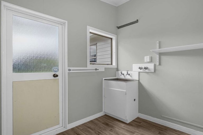 Photo of property in 45 Sandspit Road, Waiuku, 2123