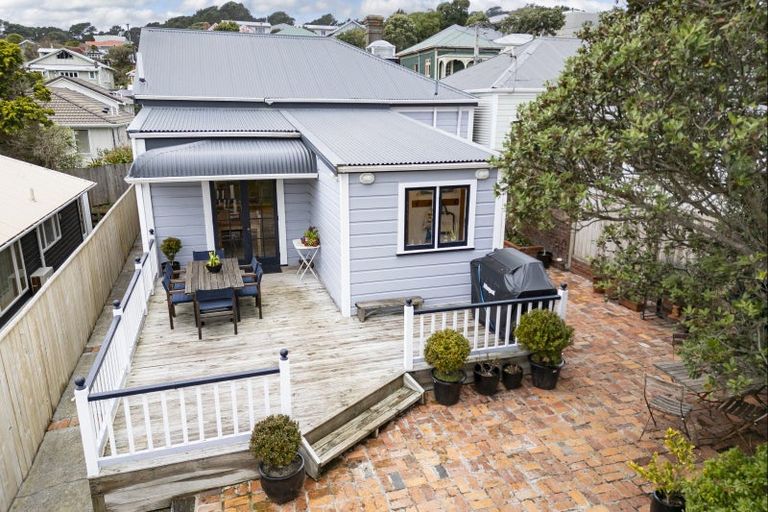 Photo of property in 2 Chatham Street, Berhampore, Wellington, 6023