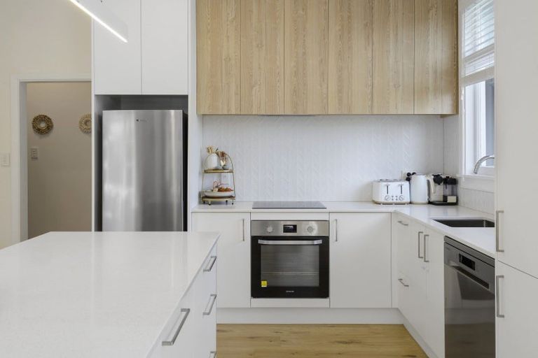 Photo of property in 35 Stapletons Road, Richmond, Christchurch, 8013