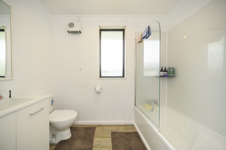 Photo of property in 34 Kowhai Street, Tokomaru, Palmerston North, 4474