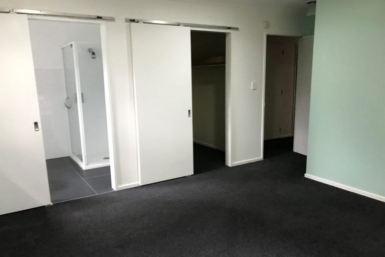 Photo of property in 30b Brunton Place, Glenfield, Auckland, 0629